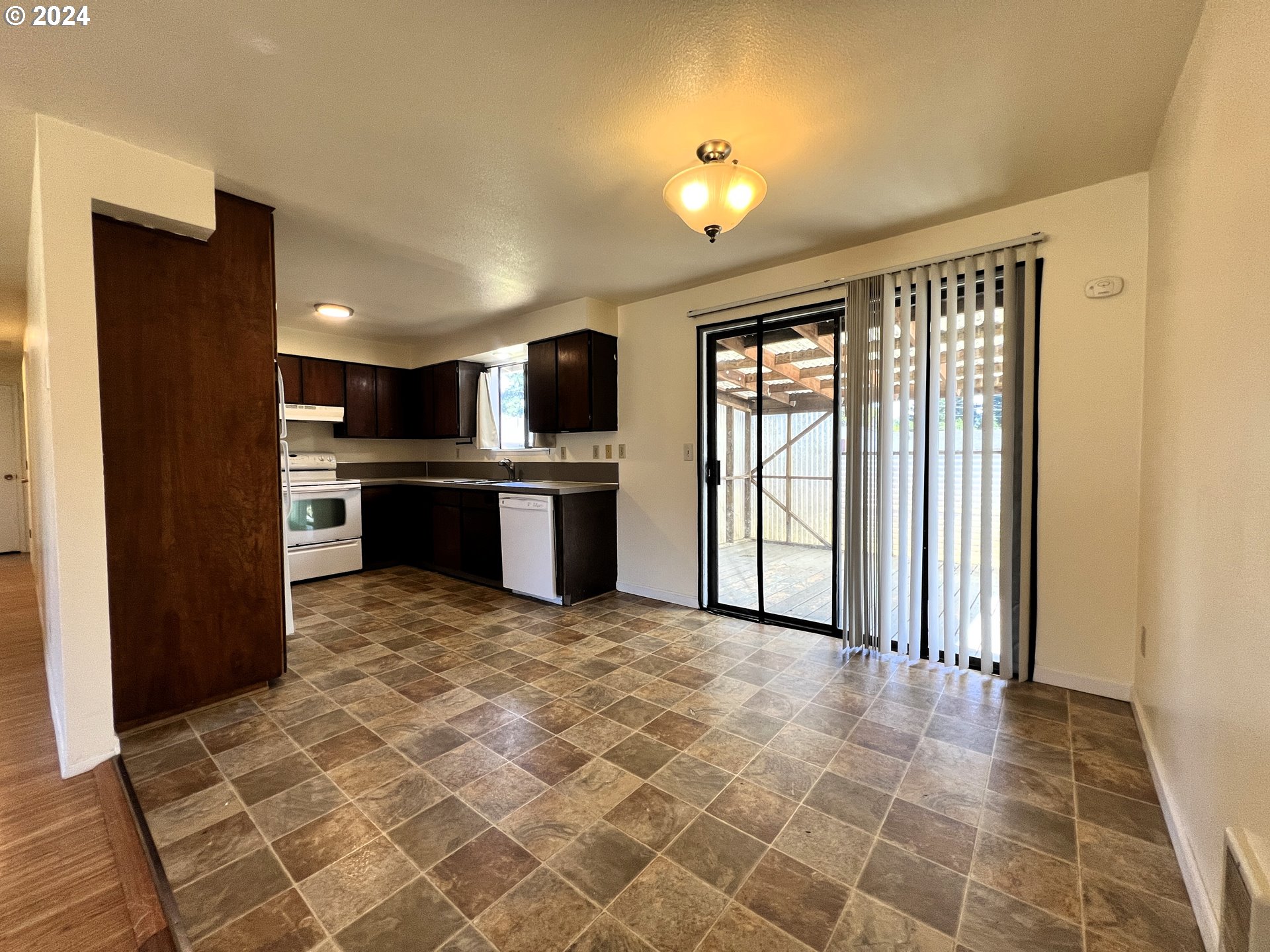 405 Azalea Park Road Brookings, OR 97415 - Photo 6 of 29 Gallery Image 6