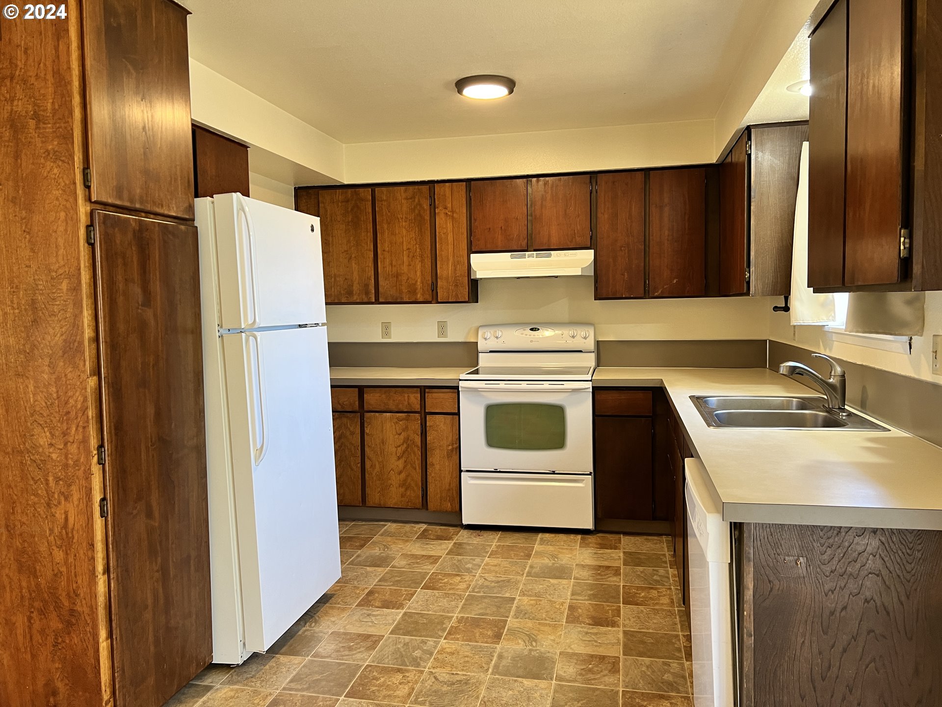 405 Azalea Park Road Brookings, OR 97415 - Photo 7 of 29 Gallery Image 7