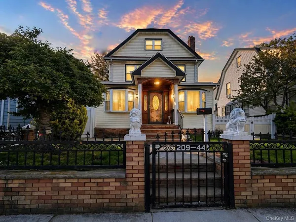 $920,000 | 209-44 110th Avenue | Bellaire Estates