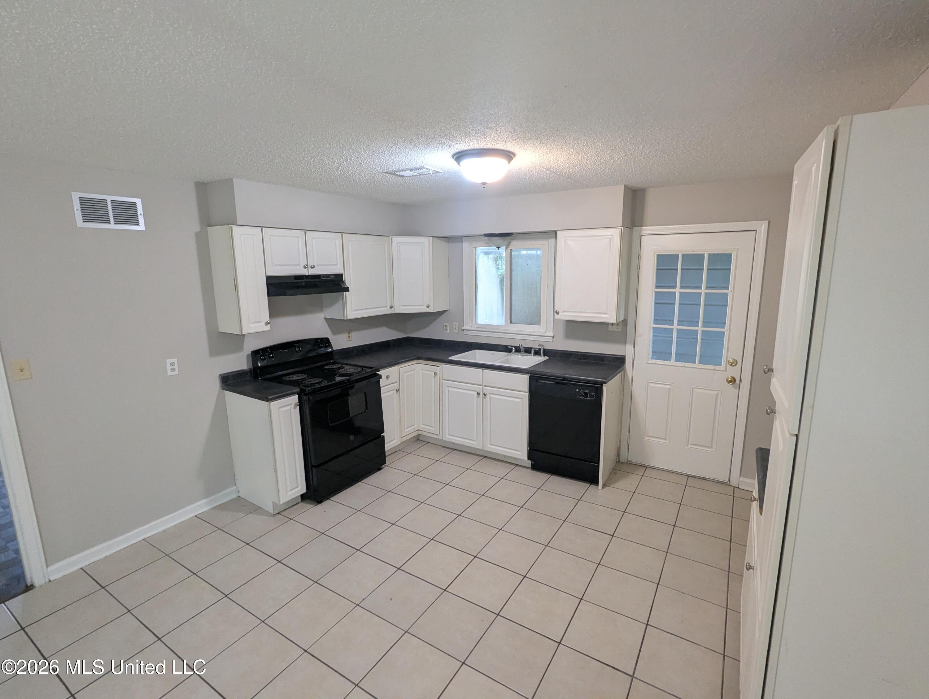1319 Stateline Road West Southaven, MS 38671 - Photo 4 of 14 1000018186