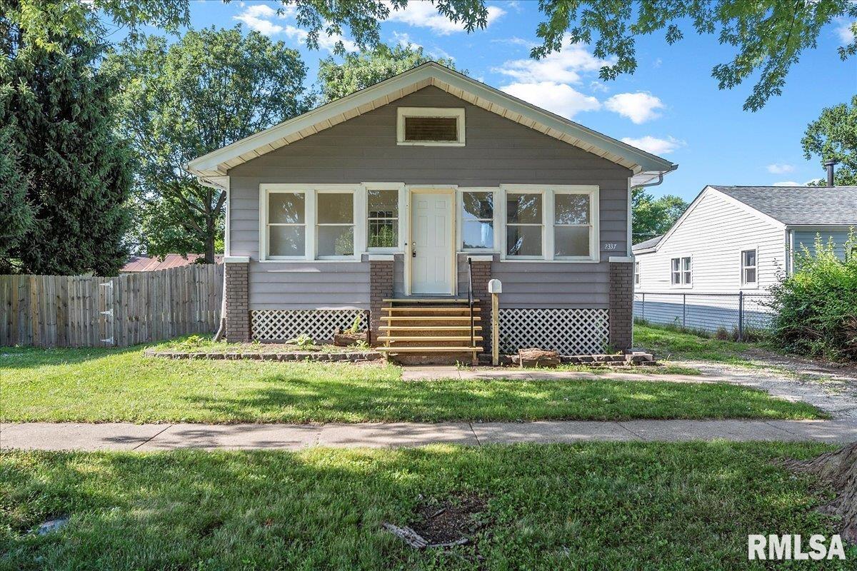 2337 East Converse Street Springfield, IL 62702 - Photo 1 of 35