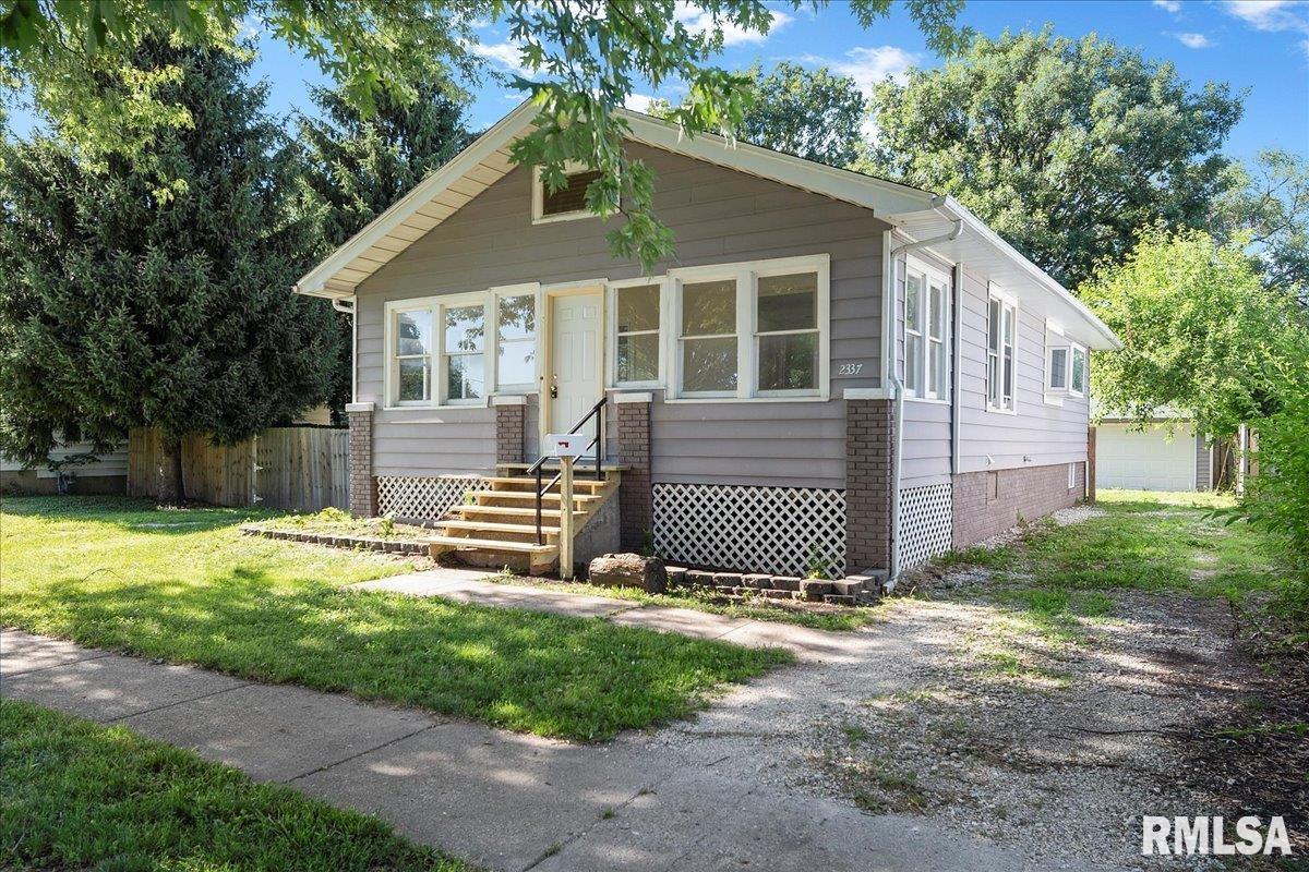 2337 East Converse Street Springfield, IL 62702 - Photo 3 of 35