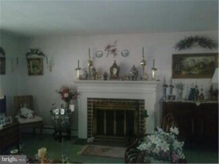 504 Hamilton Road Ambler, PA 19002 - Photo 4 of 9 Living Room
