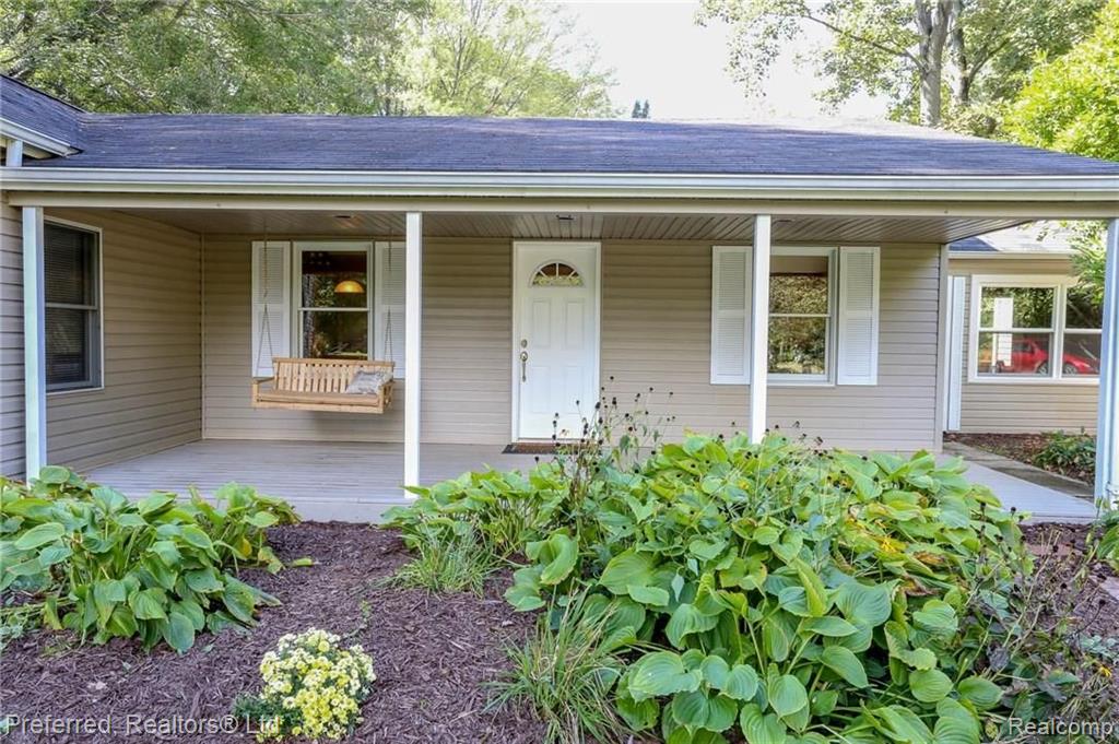 16870 Renton Road Belleville, MI 48111 - Photo 2 of 41