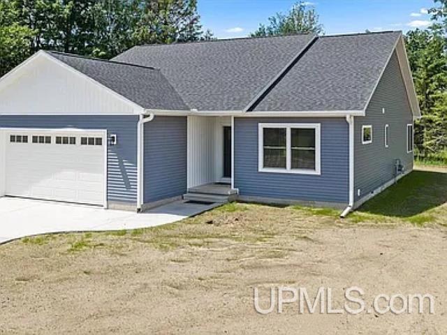 820 Willow Creek Road Escanaba, MI 49829 - Photo 2 of 36