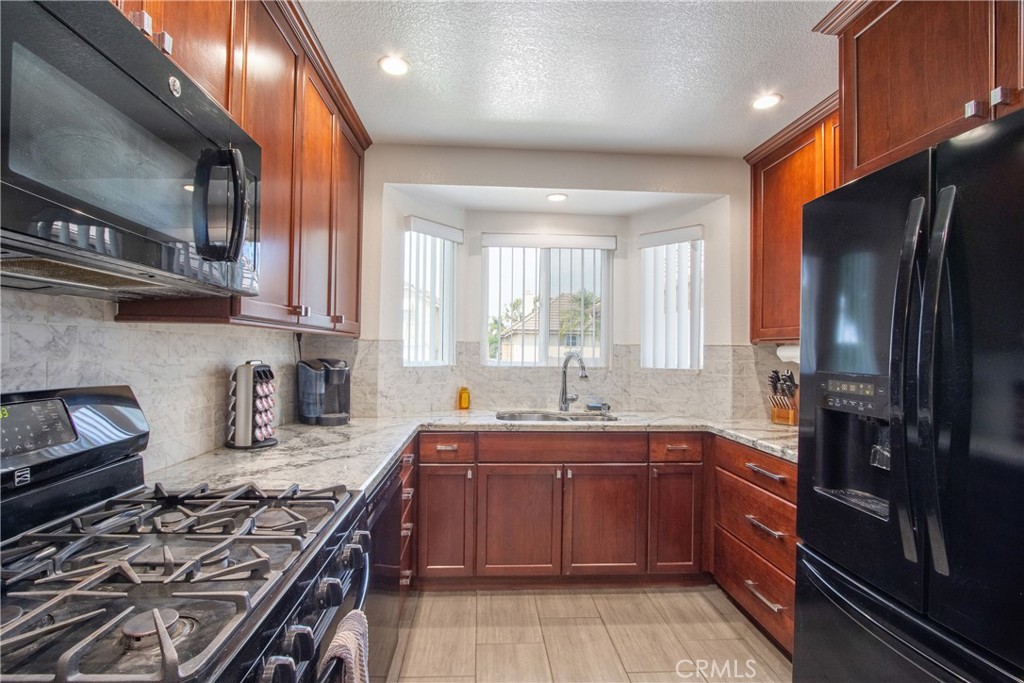 1986 White Rabbit Trail Upland, CA 91784 - Photo 11 of 50 Kitchen