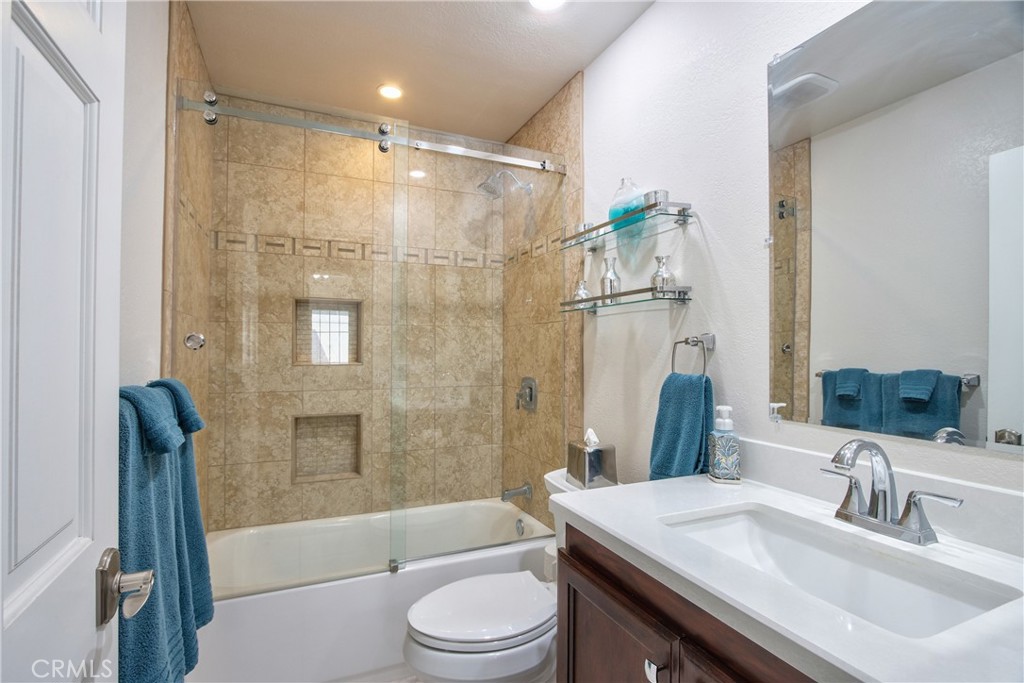 1986 White Rabbit Trail Upland, CA 91784 - Photo 25 of 50 Restroom No.2