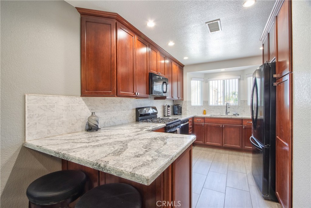 1986 White Rabbit Trail Upland, CA 91784 - Photo 9 of 50 Kitchen