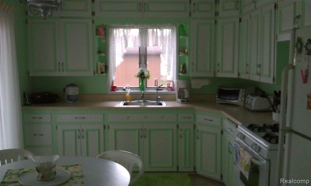 4548 Port Austin Road Caseville, MI 48725 - Photo 3 of 15 Kitchen.jpg