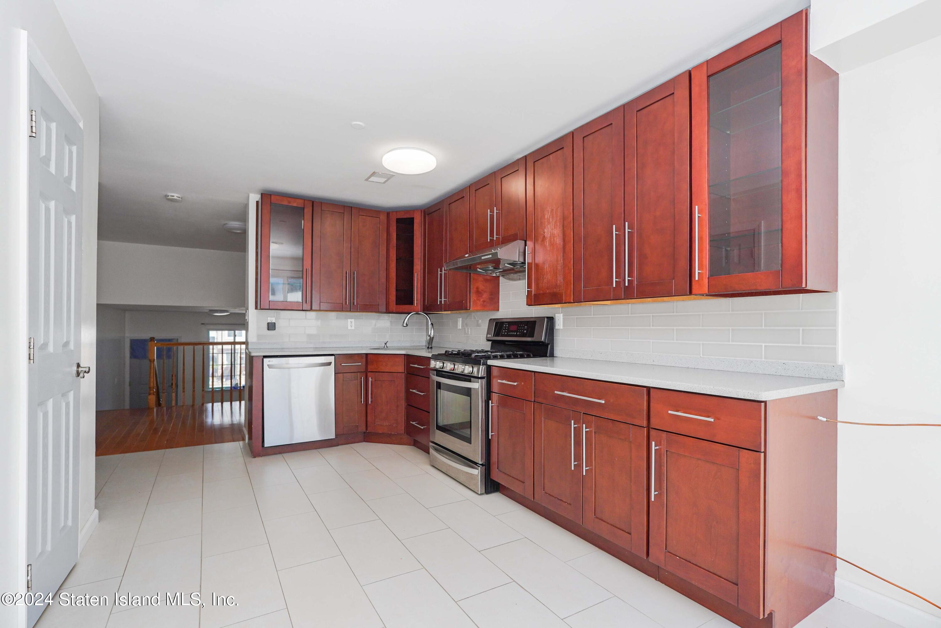 94 Robin Road Staten Island, NY 10305 - Photo 12 of 34 Photo Jul 11 2024, 10 02 12 PM