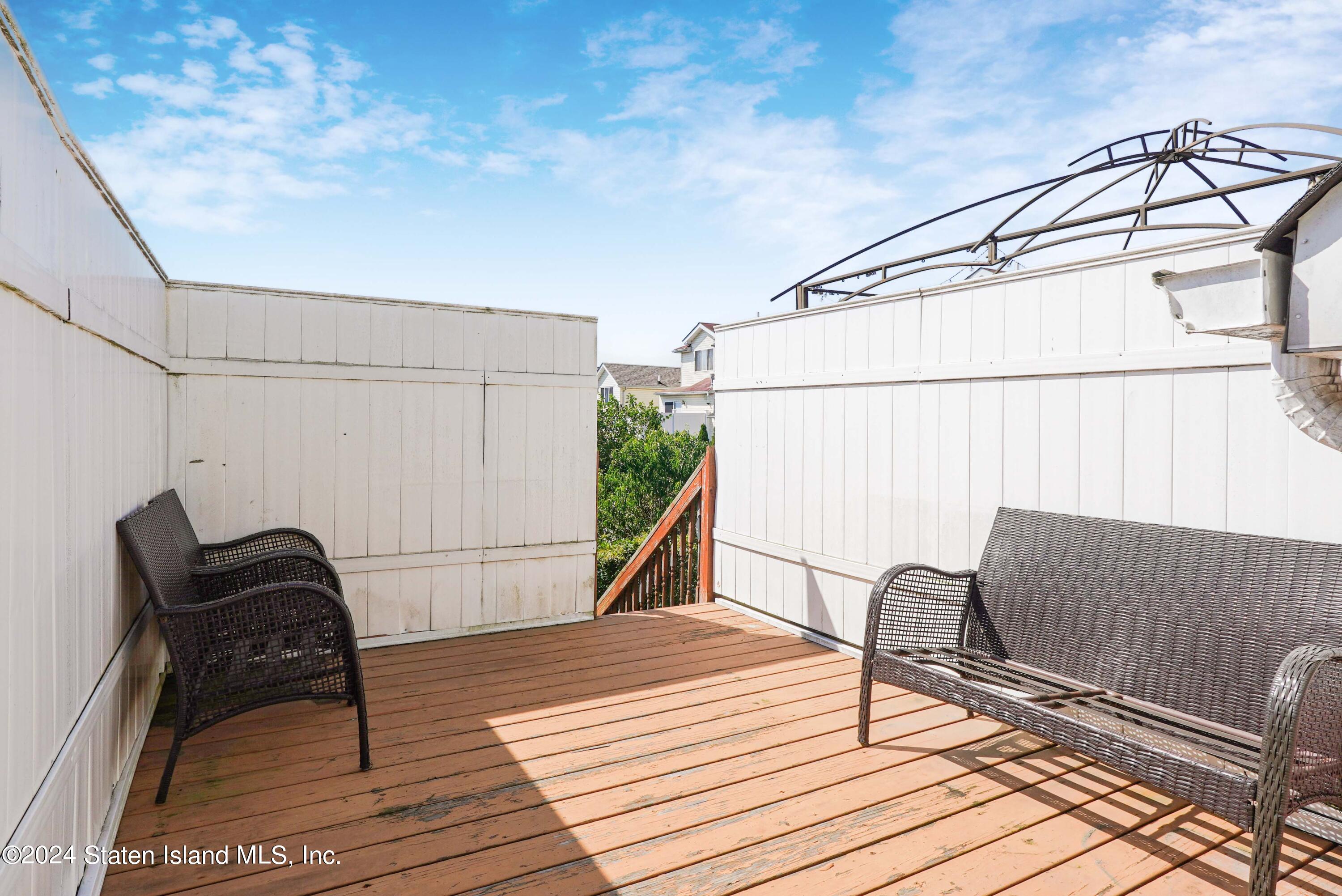94 Robin Road Staten Island, NY 10305 - Photo 13 of 34 Photo Jul 11 2024, 10 03 47 PM
