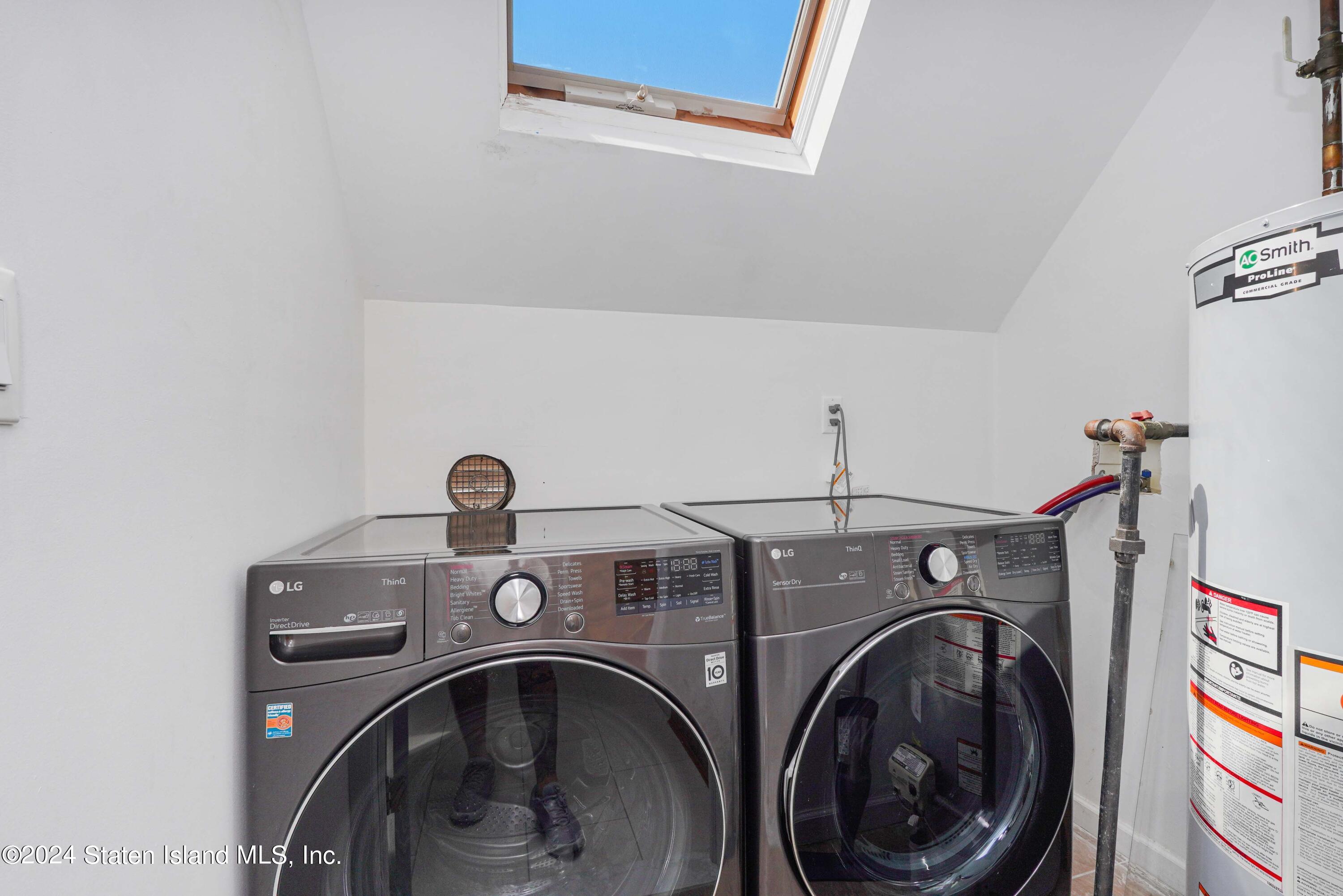 94 Robin Road Staten Island, NY 10305 - Photo 16 of 34 Photo Jul 11 2024, 10 00 07 PM