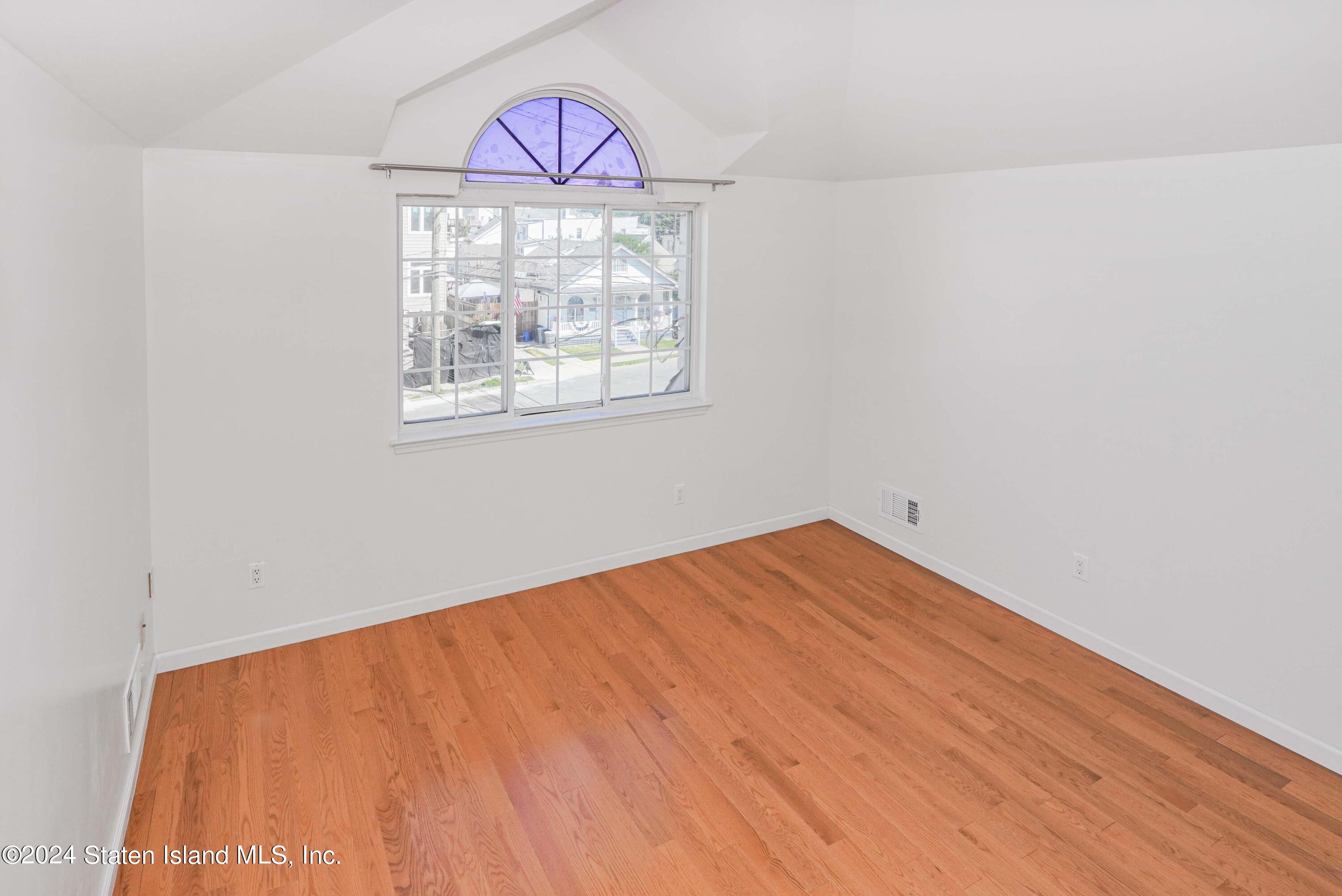 94 Robin Road Staten Island, NY 10305 - Photo 17 of 34 Photo Jul 11 2024, 9 59 02 PM