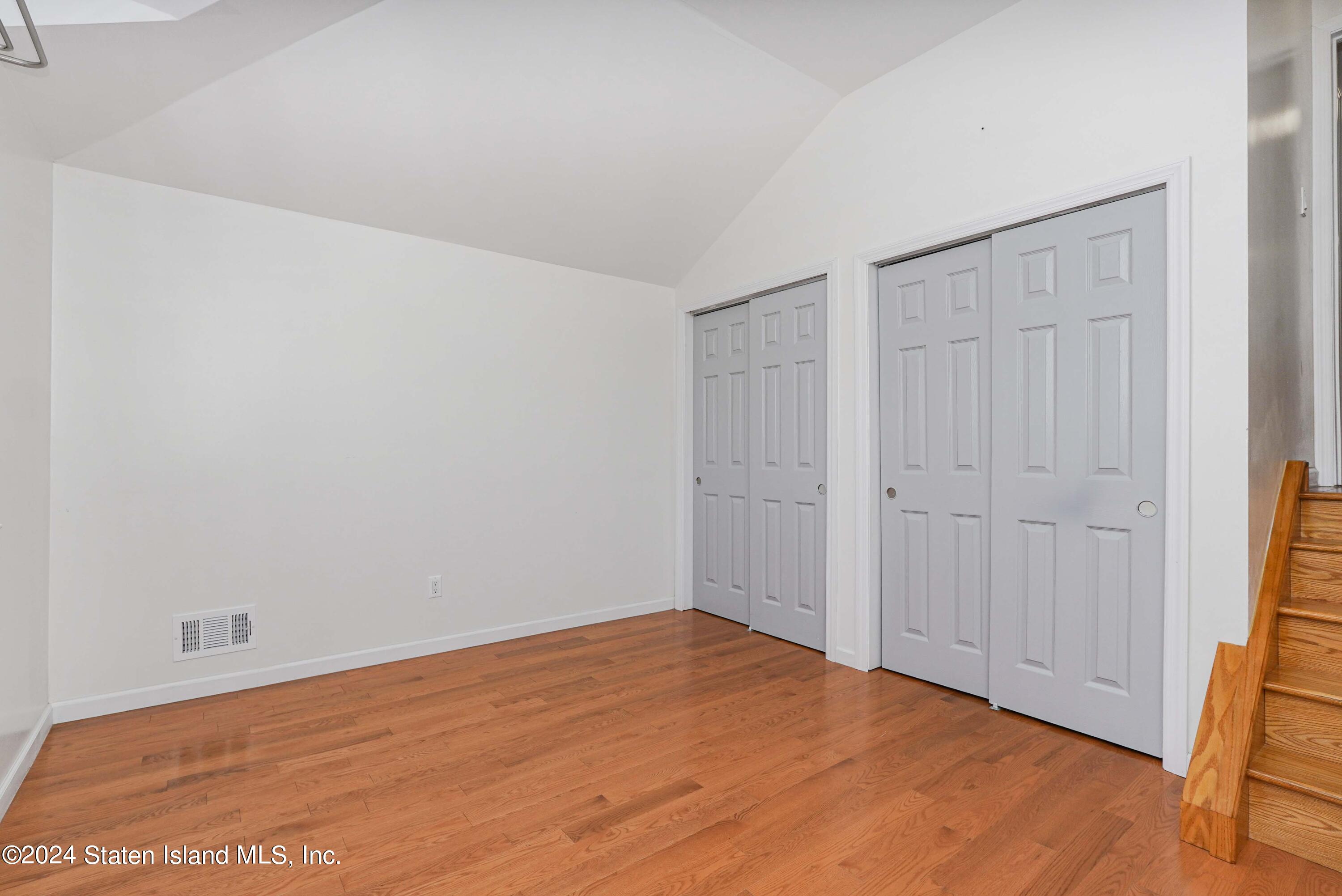 94 Robin Road Staten Island, NY 10305 - Photo 18 of 34 Photo Jul 11 2024, 9 59 11 PM