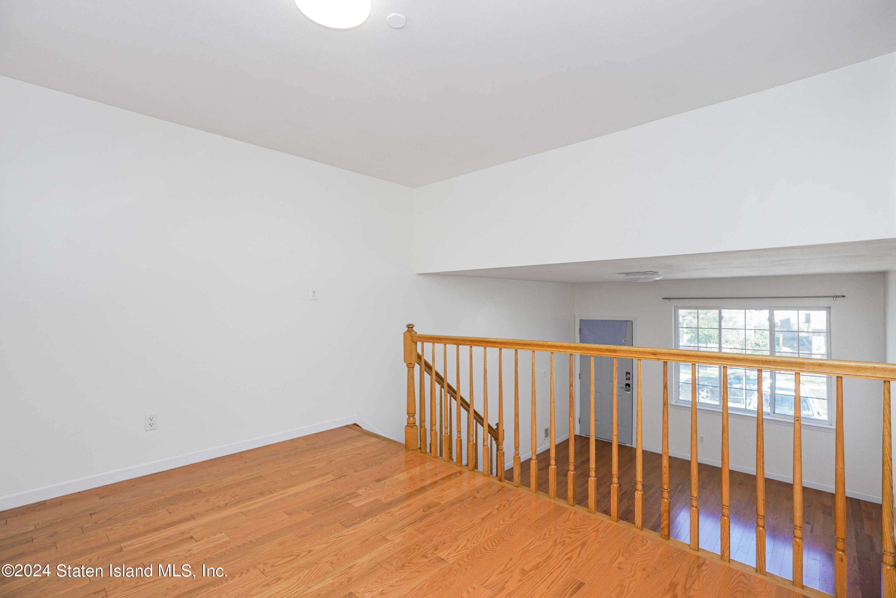 94 Robin Road Staten Island, NY 10305 - Photo 8 of 34 Photo Jul 11 2024, 10 05 38 PM