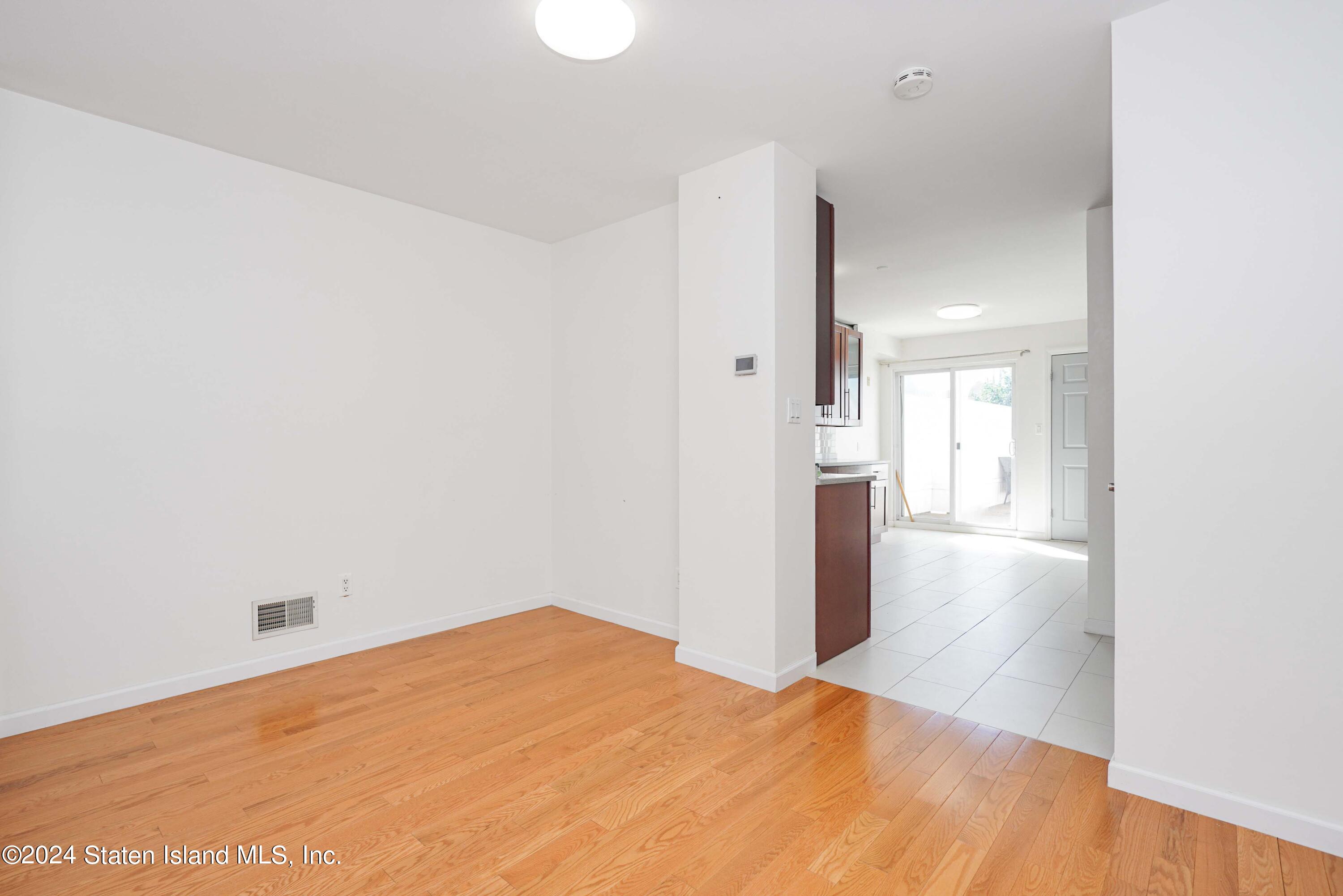 94 Robin Road Staten Island, NY 10305 - Photo 9 of 34 Photo Jul 11 2024, 10 05 53 PM