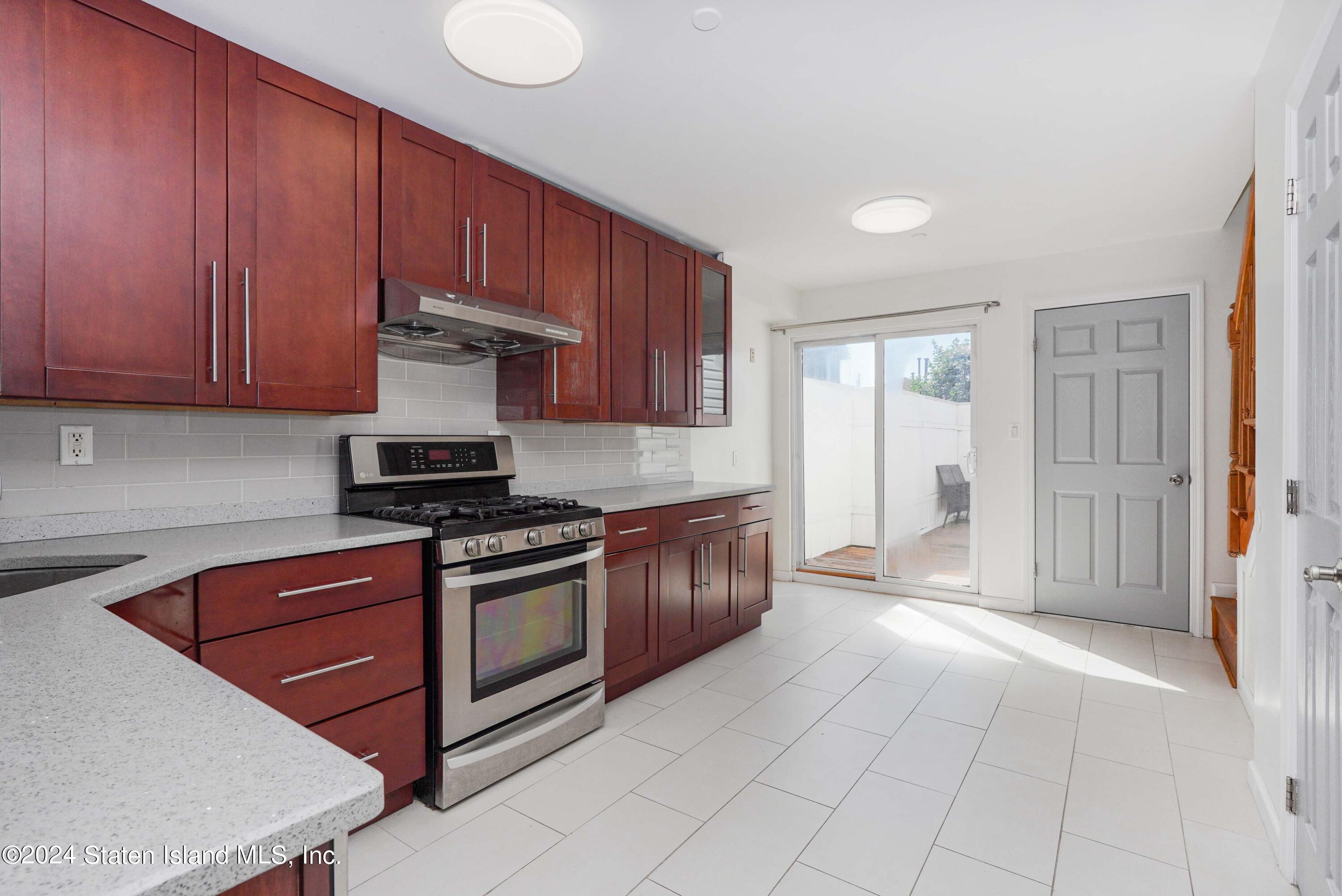 94 Robin Road Staten Island, NY 10305 - Photo 10 of 34 Photo Jul 11 2024, 10 01 08 PM