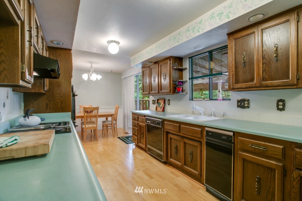 14423 160th Avenue Southeast Renton, WA 98059 - Photo 8 of 24