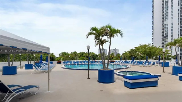 $2,500 | 3701 North Country Club Drive, Unit 606, Aventura, FL 33180