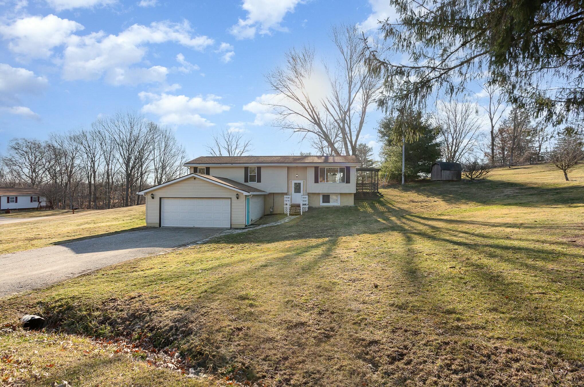12850 Ridgeview Drive New Concord, OH 43762 - Photo 3 of 42 tempImage8IE4Sn