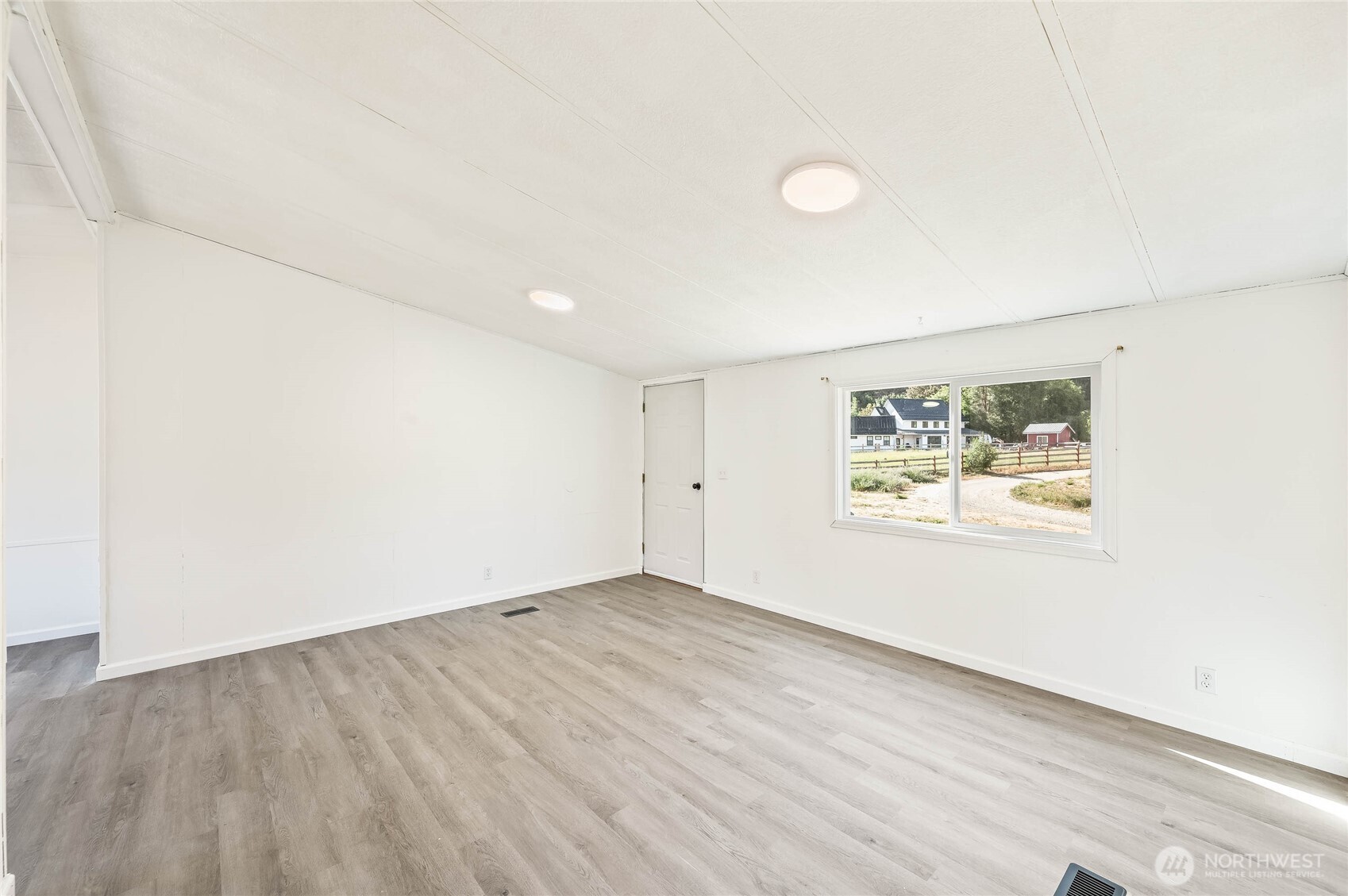 138 Trestle View Lane Cashmere, WA 98815 - Photo 11 of 30 an empty room with wooden floor and window