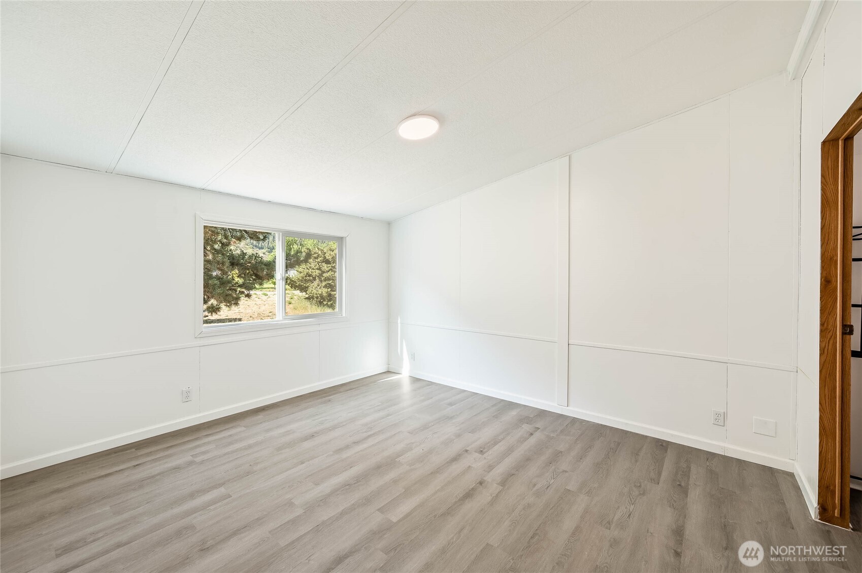 138 Trestle View Lane Cashmere, WA 98815 - Photo 12 of 30 an empty room with wooden floor and windows