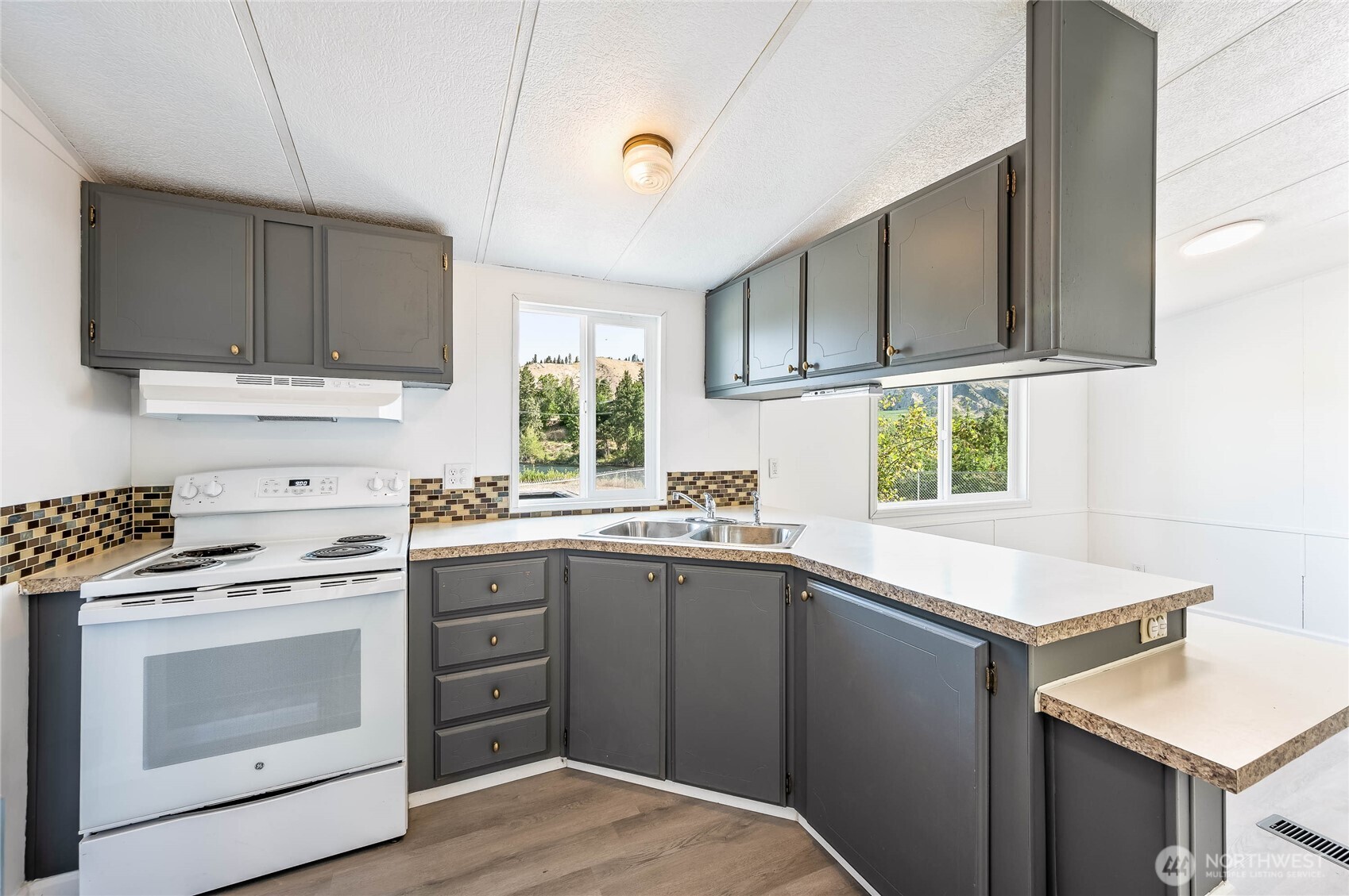 138 Trestle View Lane Cashmere, WA 98815 - Photo 2 of 30 a kitchen with a sink stove and cabinets