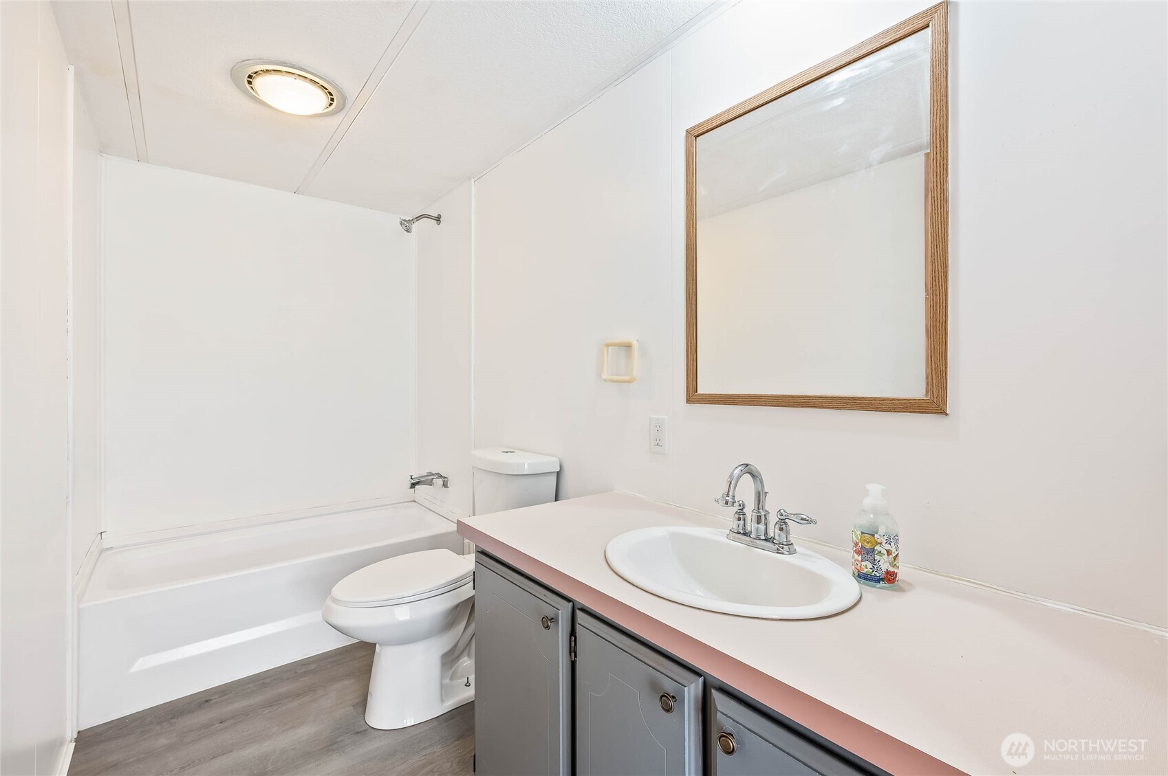 138 Trestle View Lane Cashmere, WA 98815 - Photo 22 of 30 a bathroom with a sink toilet and a mirror