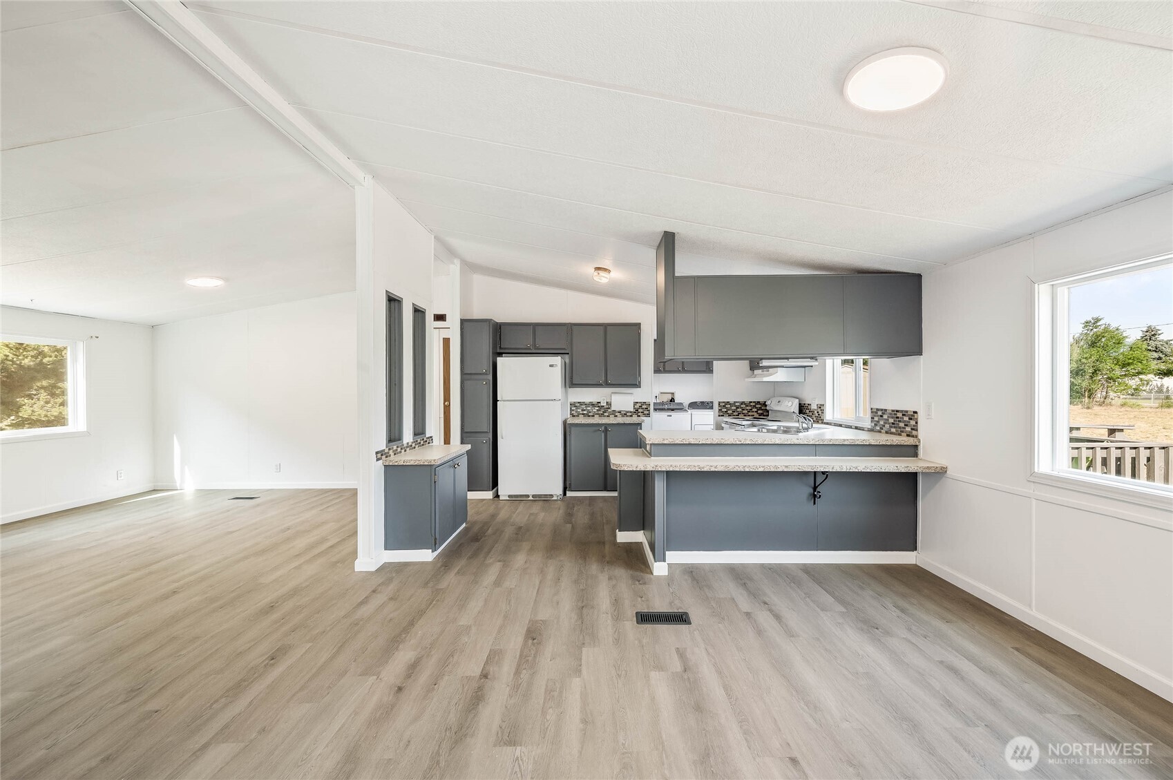 138 Trestle View Lane Cashmere, WA 98815 - Photo 25 of 30 a room with stainless steel appliances wooden floors and view living room