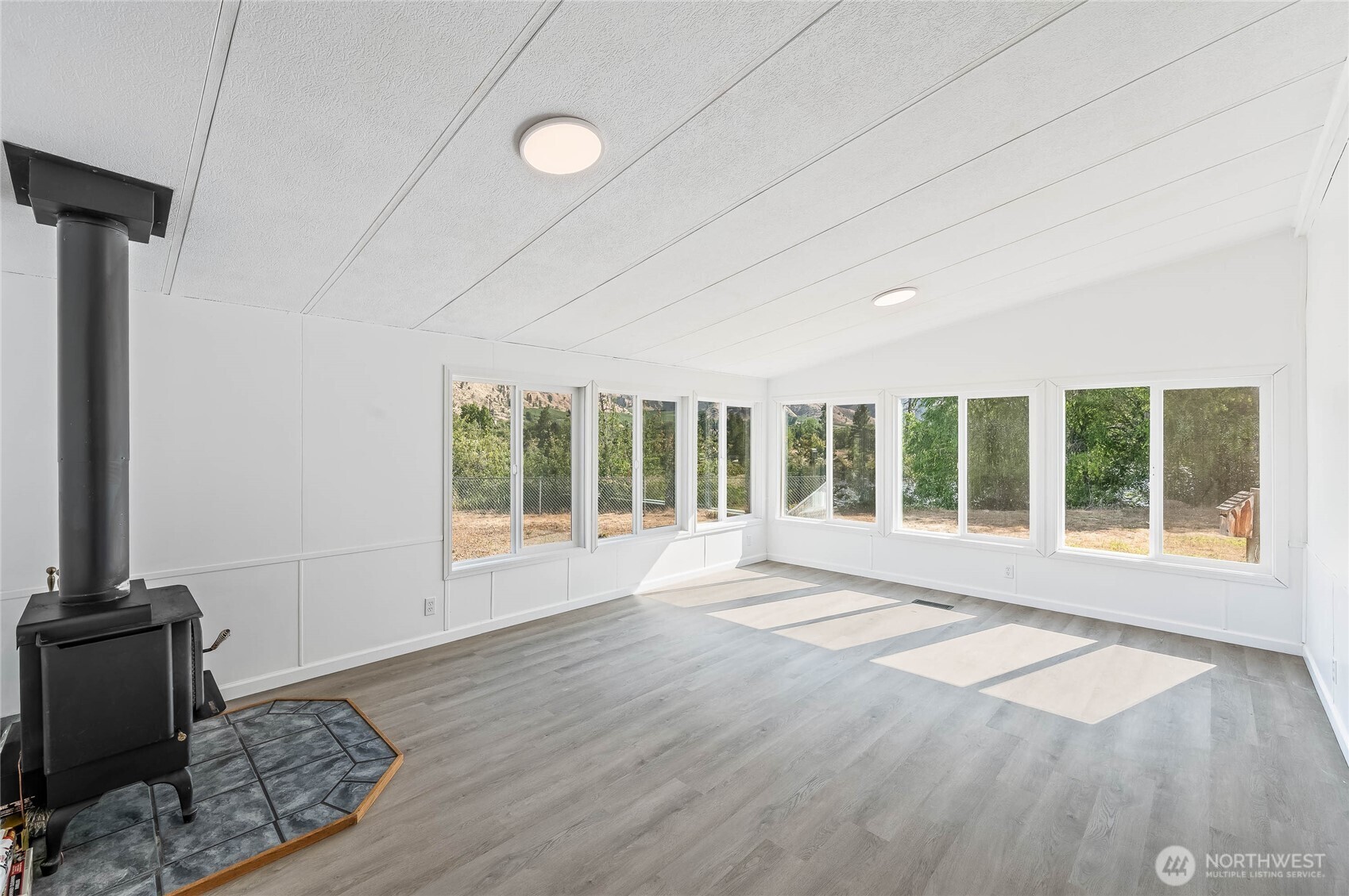 138 Trestle View Lane Cashmere, WA 98815 - Photo 8 of 30 a view of an empty room with a window