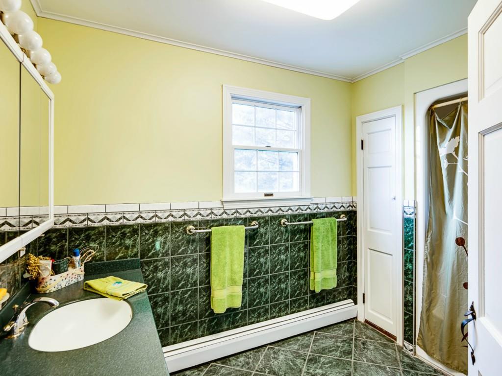 404 Phillips Corner Road Pittsfield, ME 04967 - Photo 14 of 31 Bathroom. full bath with tub and...