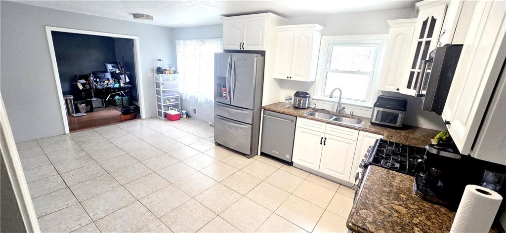 4034 Weeks Drive Kennesaw, GA 30144 - Photo 8 of 24 a kitchen with granite countertop a refrigerator stove and sink