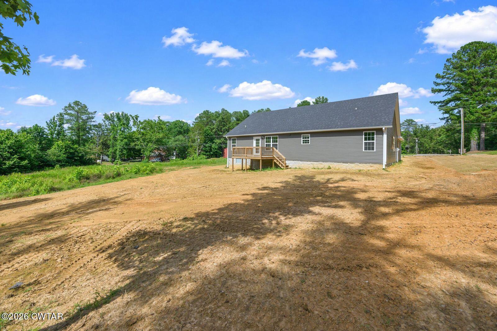 435 Old Huntingdon Road Lexington, TN 38351 - Photo 19 of 26 a view of a house with a big yard