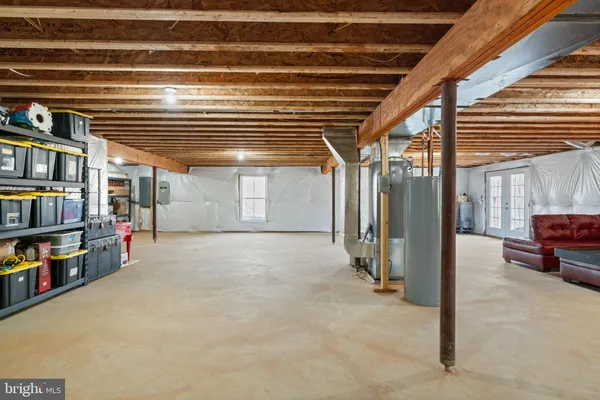 a view of livingroom with furniture