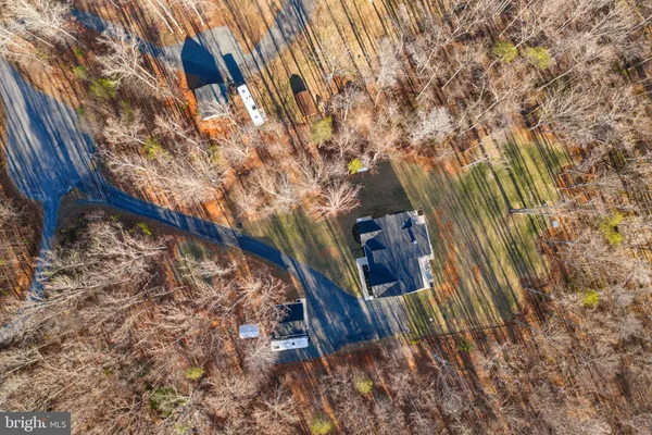 a view of sitting area with bench and trees