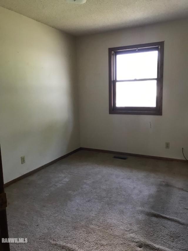 5808 Riverview Road Thomson, IL 61285 - Photo 6 of 9 an empty room with a window