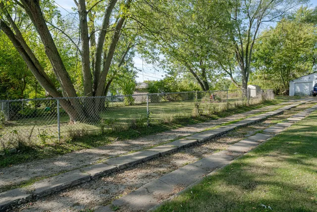 $150,000 | 1428 Ardmore Drive, Round Lake Beach, IL 60073