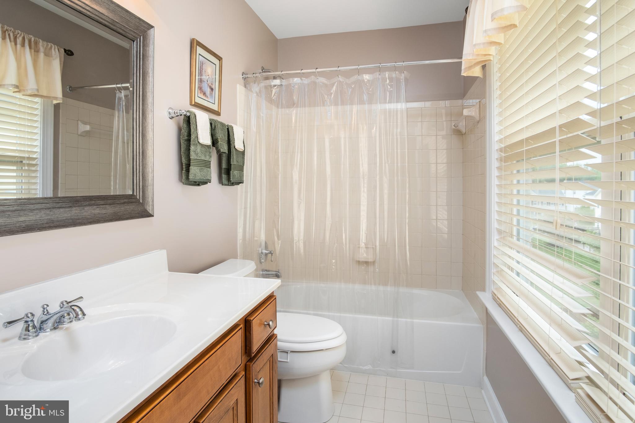 4152 Agency Loop Triangle, VA 22172 - Photo 40 of 70 En suite upstairs bathroom
