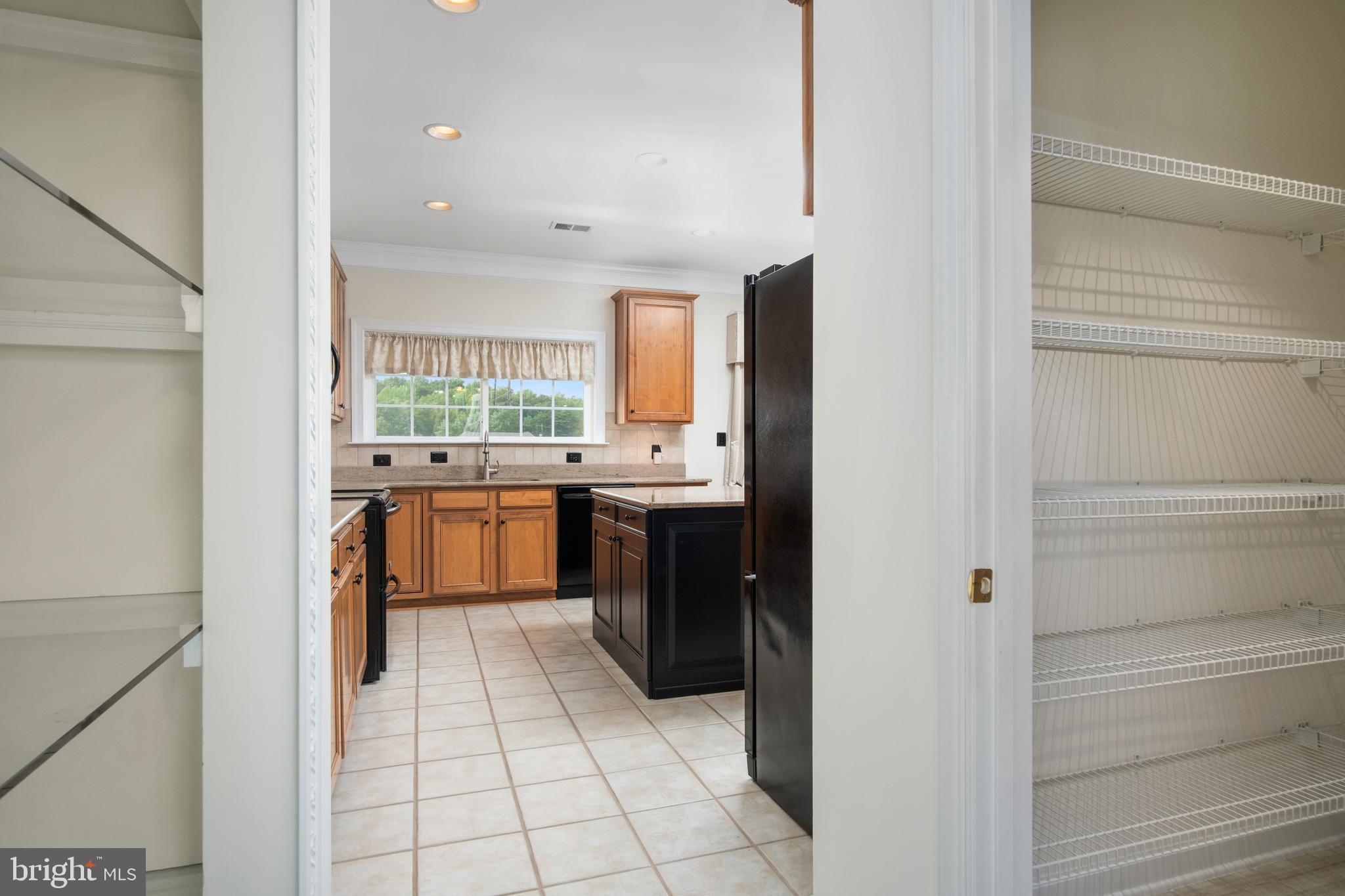 4152 Agency Loop Triangle, VA 22172 - Photo 8 of 70 Walk-in Pantry