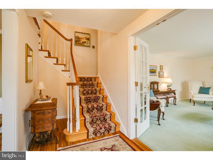 585 Pelham Road Cherry Hill, NJ 08034 - Photo 3 of 25 Foyer