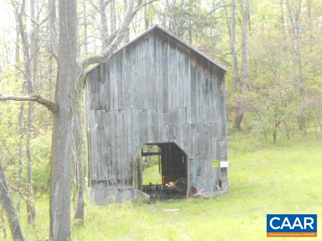Tbd Lipscomb Holw Road Amherst, VA 24521 - Photo 3 of 24 a backyard of a house with table and chairs