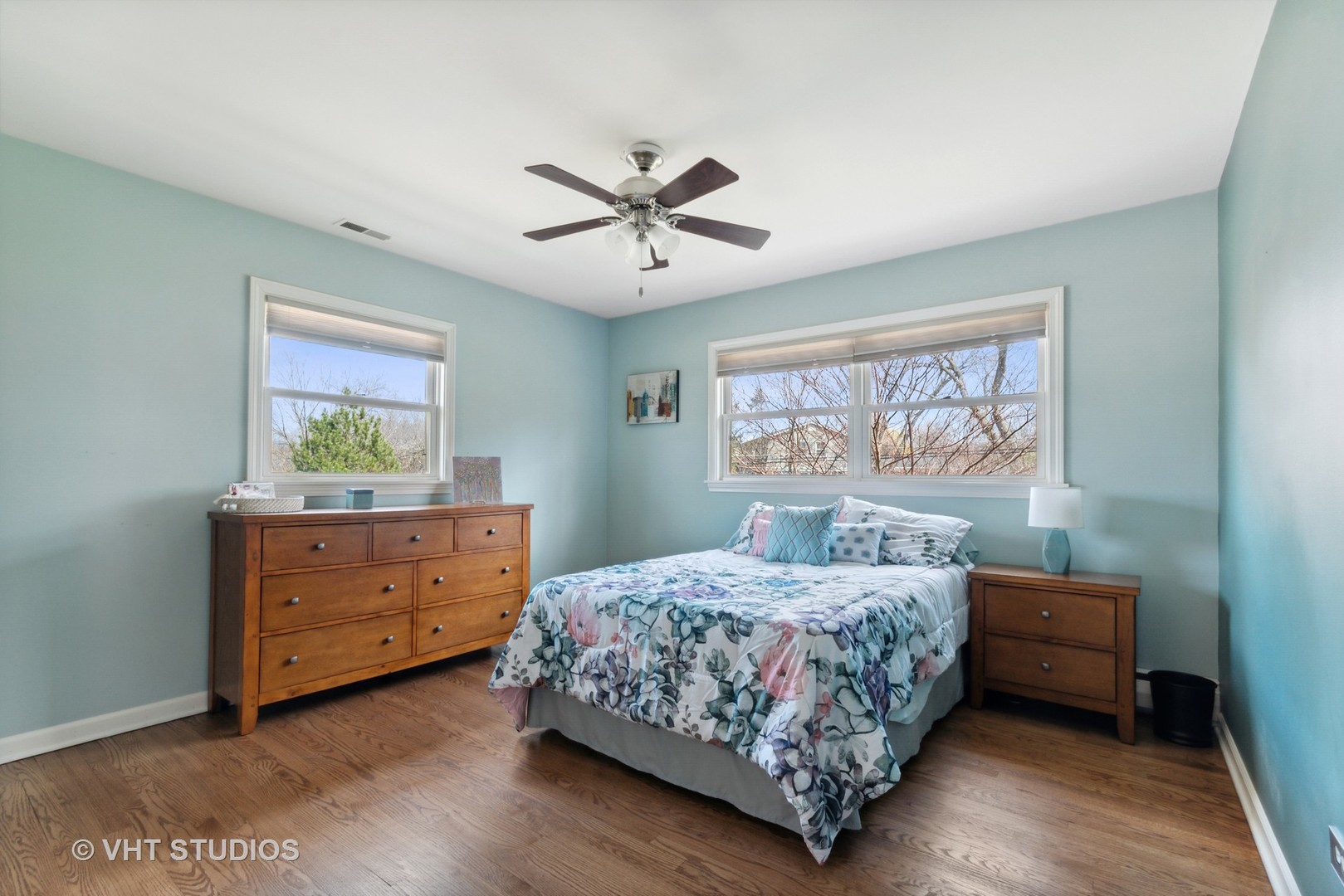 271 Beverly Road Barrington, IL 60010 - Photo 11 of 18 a bedroom with a bed and a dresser