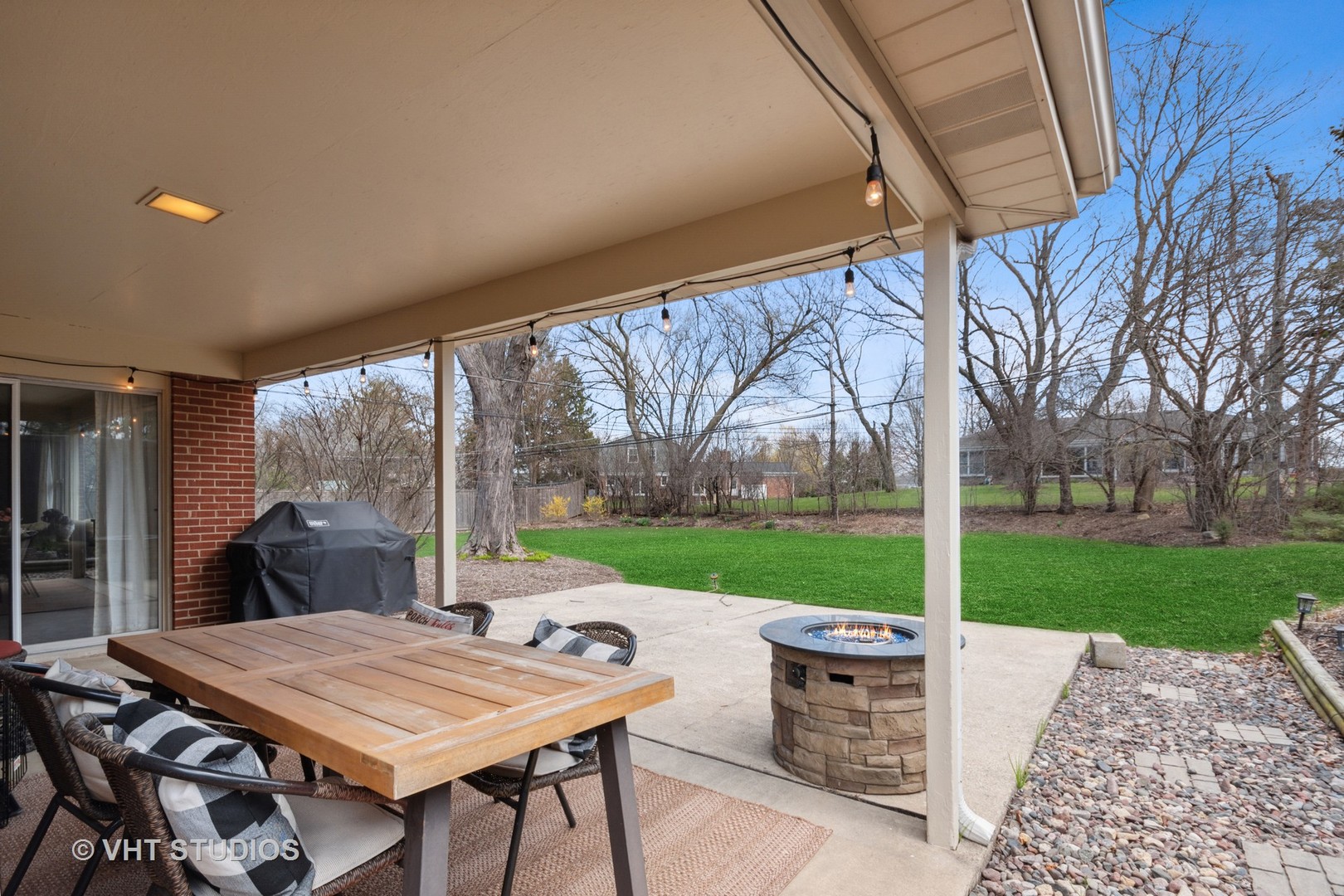 271 Beverly Road Barrington, IL 60010 - Photo 16 of 18 a view of a patio with a table chairs and a yard