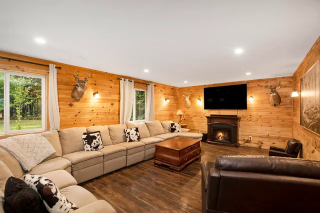 $879,000 | 2697 North 176th Avenue, Walkerville, MI 49459