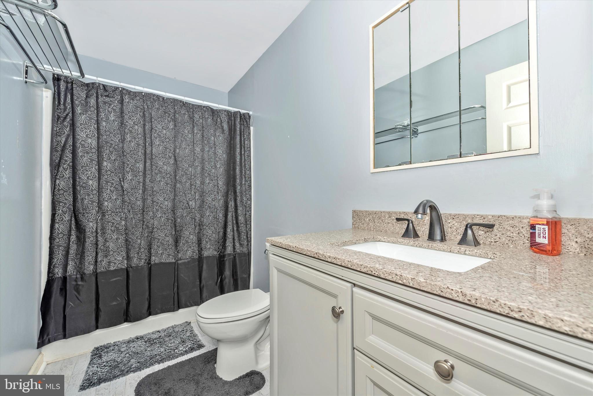 624 Beaver Creek Road Hagerstown, MD 21740 - Photo 37 of 42 Renovated full bath.