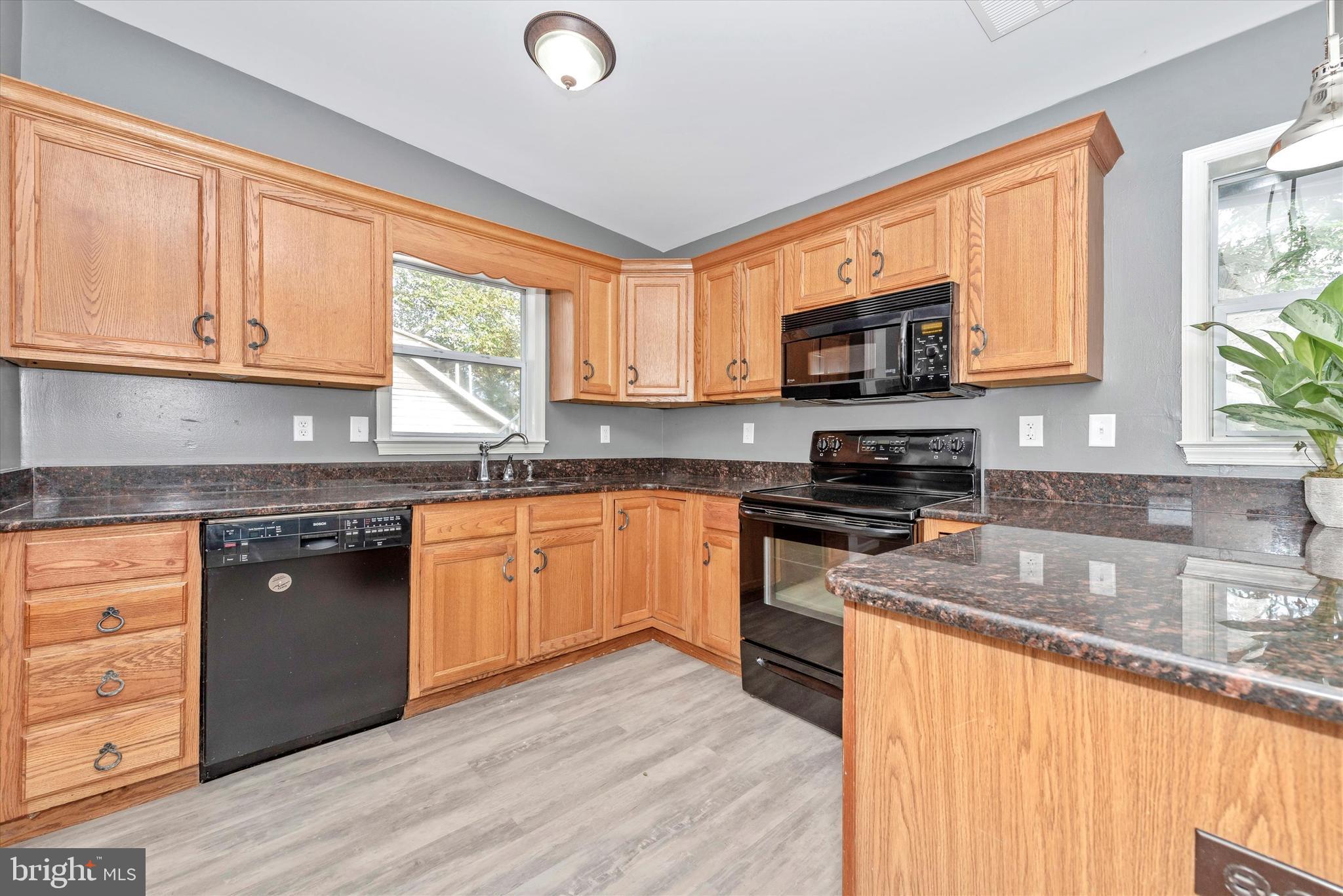 624 Beaver Creek Road Hagerstown, MD 21740 - Photo 6 of 42 Granite counters and new appliances!