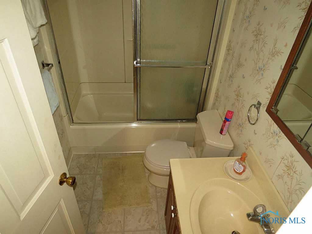 7540 Club Road Sylvania, OH 43560 - Photo 9 of 20 Exterior Front. Upper bathroom