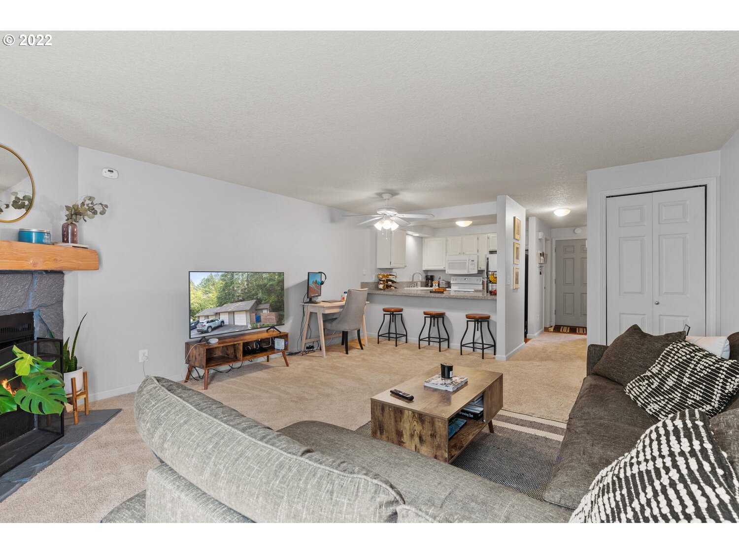 5503 Southwest Multnomah Boulevard Portland, OR 97219 - Photo 4 of 21 a living room with furniture and a flat screen tv