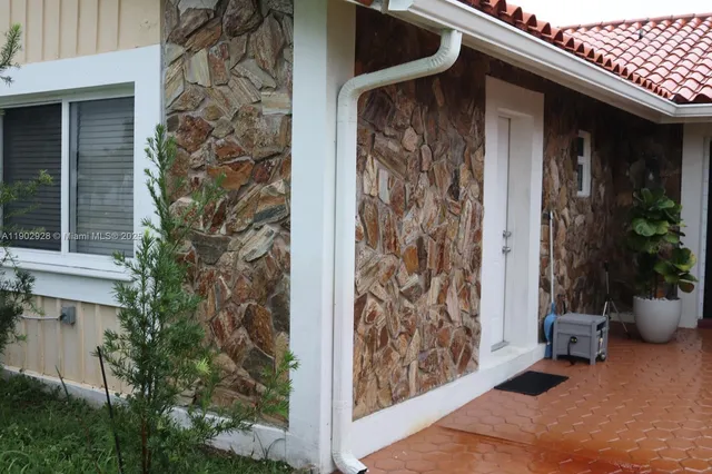 a view of a porch of the house