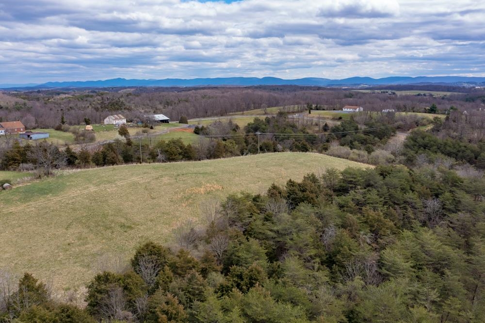 2465 Barterbrook Road Staunton, VA 24401 - Photo 14 of 15 Gallery Image 14